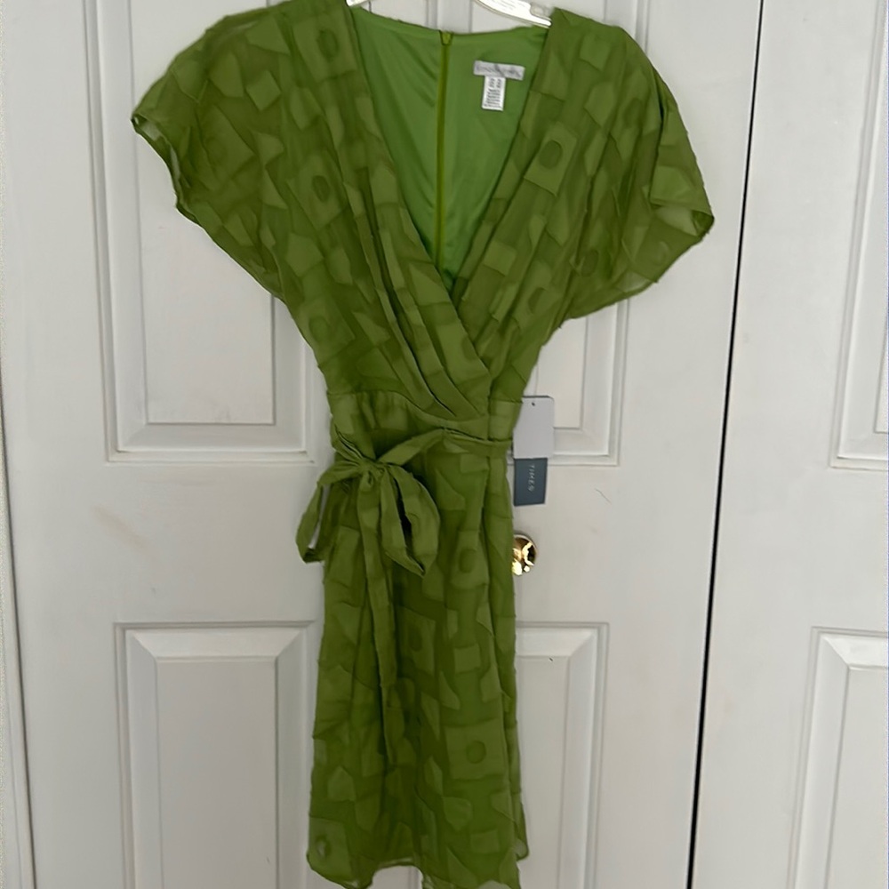 NWT London Times textured overlay lined Dress Size 10 V Neck B52 Brand New